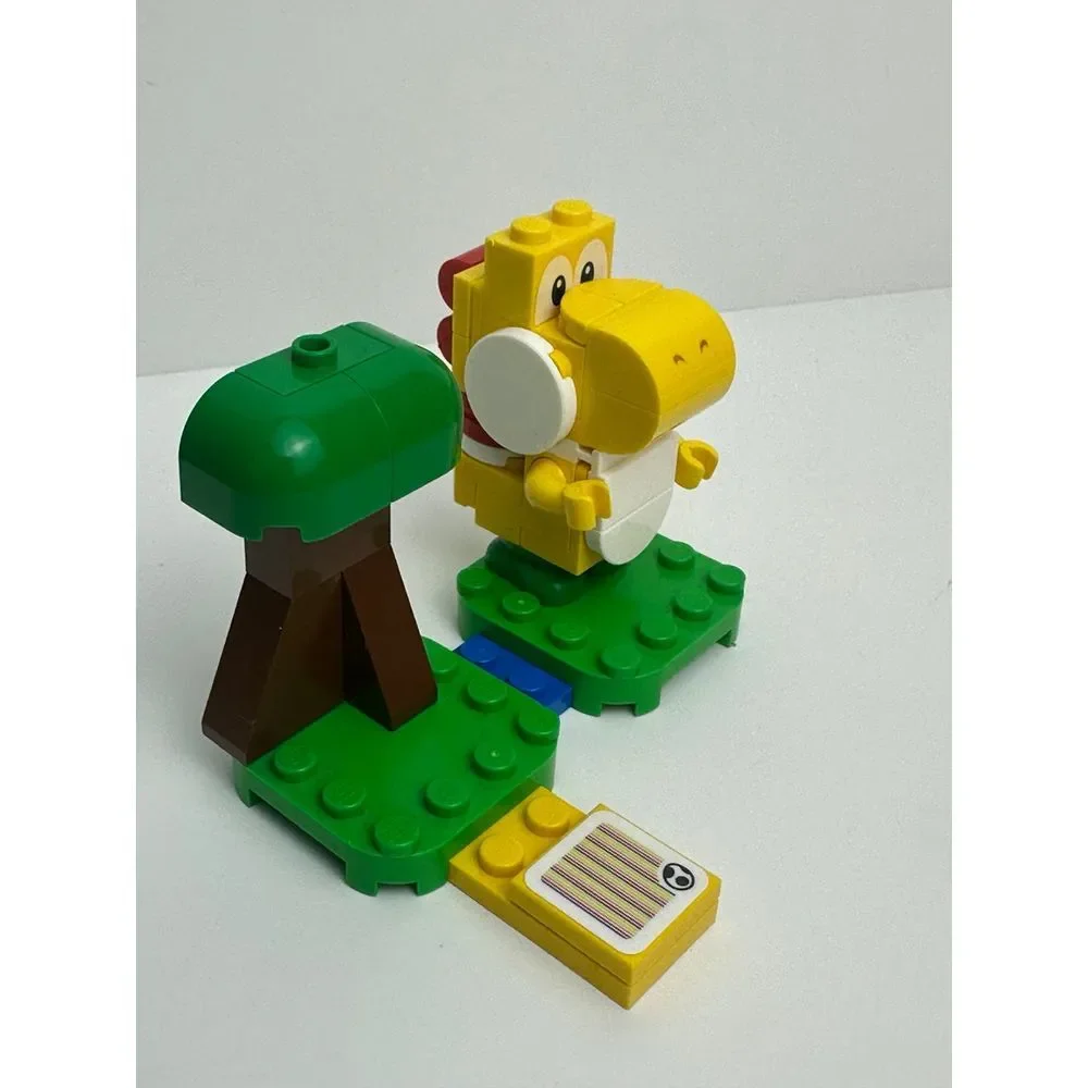 LEGO Super Mario Yellow‎ Yoshi's and Tree